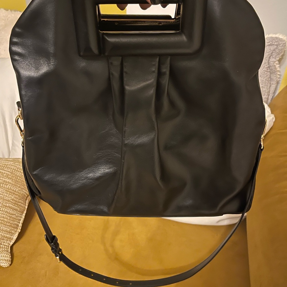 Chic Black Leather Shoulder Bag - Picture 4 of 8